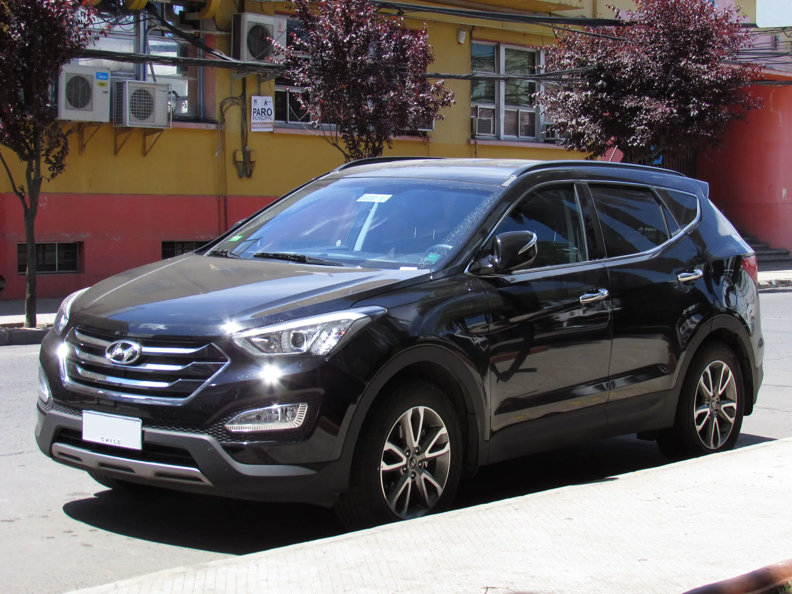 Zwarte Hyundai Santa Fe