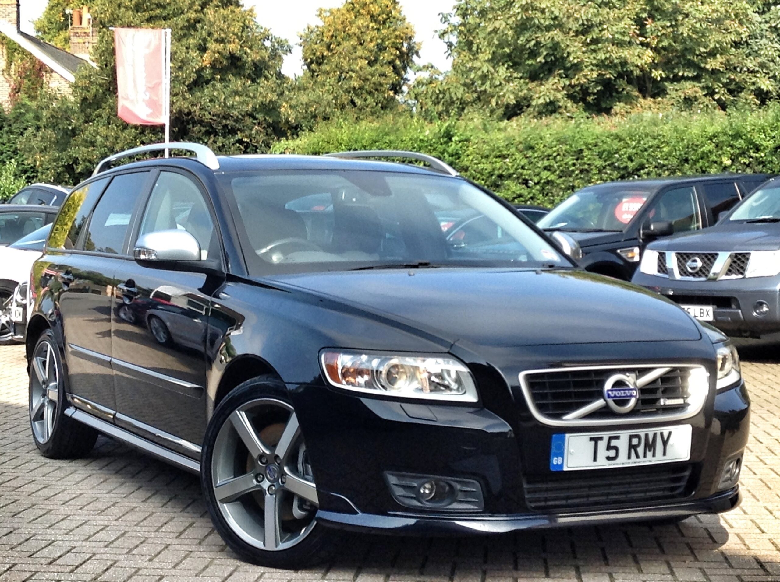 zwarte volvo v50